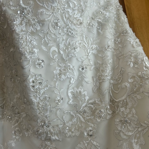 Plus size wedding dress - Picture 4 of 6